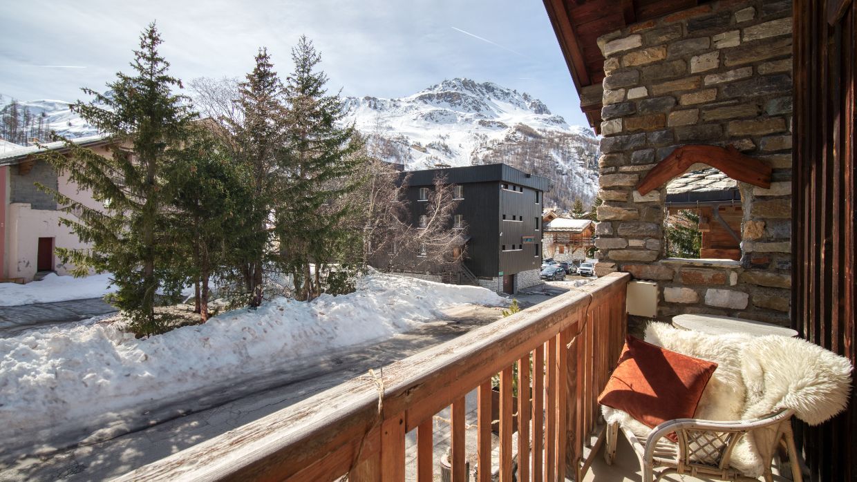 Luxury-Ski-Chalet-Vald'Isere-Chalet Bivouac-OSC-Balcony.jpg