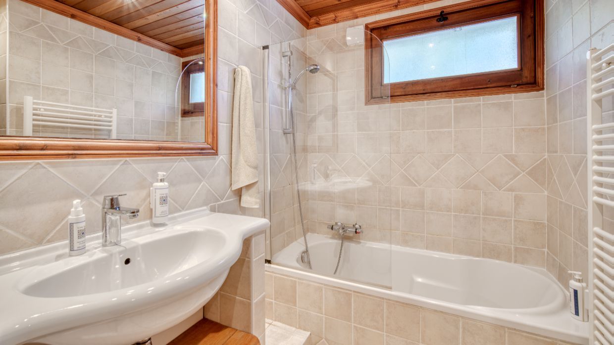 Luxury-Ski-Chalet-Vald'Isere-Chalet Bivouac-OSC-Bathroom.jpg