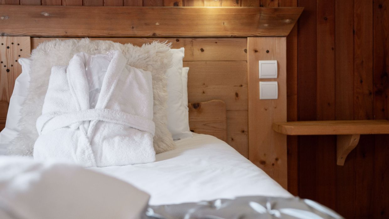 Luxury-Ski-Chalet-Vald'Isere-Chalet Bivouac-OSC-Bedroom (2).jpg