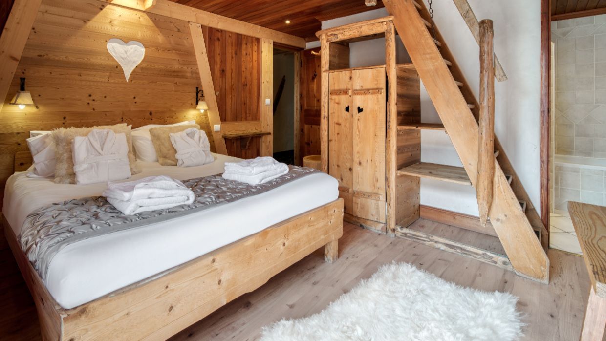 Luxury-Ski-Chalet-Vald'Isere-Chalet Bivouac-OSC-Bedroom (6).jpg