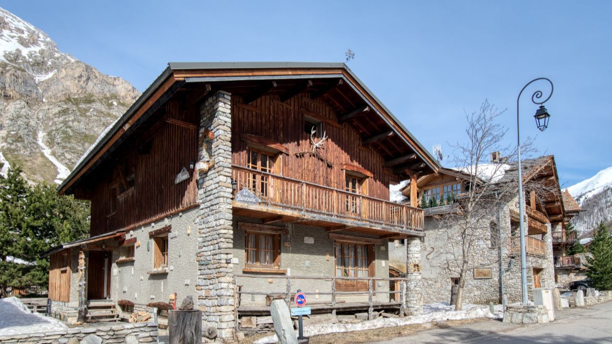 Luxury-Ski-Chalet-Vald'Isere-Chalet Bivouac-OSC-Chalet.jpg