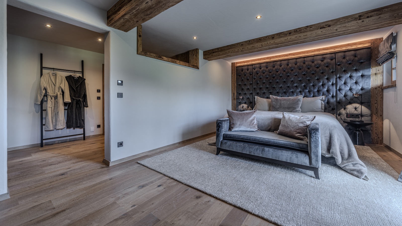 Luxury-Ski-Chalet-Kitzbuhel-Chalet-Summit-Oxford-Ski-Bedroom2.jpg