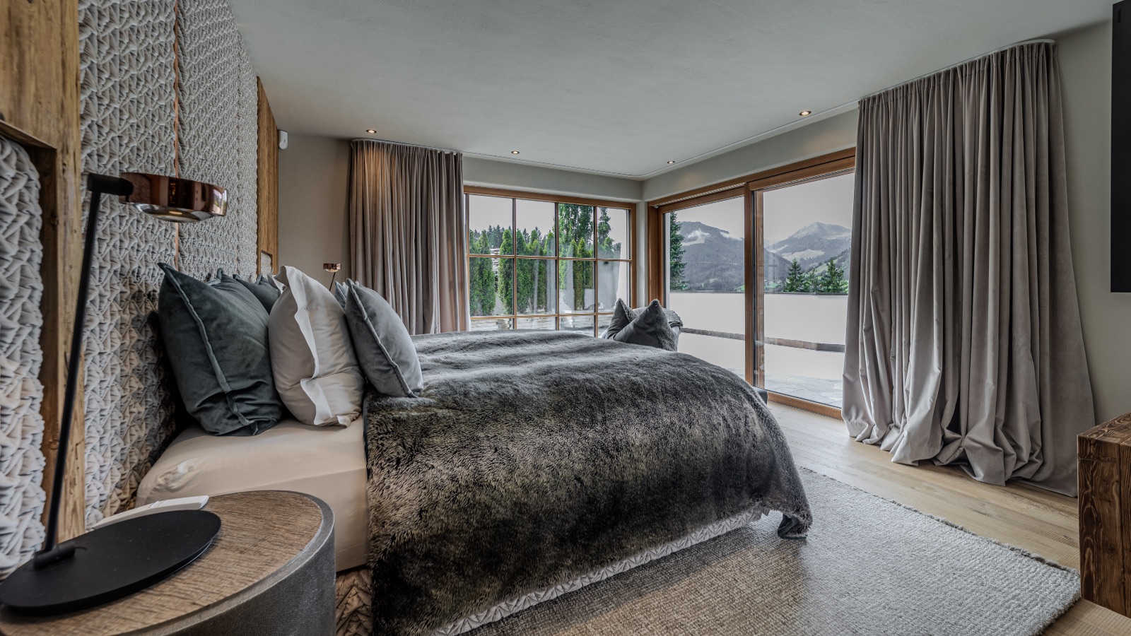 Luxury-Ski-Chalet-Kitzbuhel-Chalet-Summit-Oxford-Ski-Bedroom5.jpg