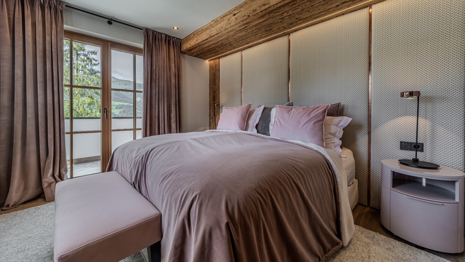 Luxury-Ski-Chalet-Kitzbuhel-Chalet-Summit-Oxford-Ski-Bedroom7.jpg