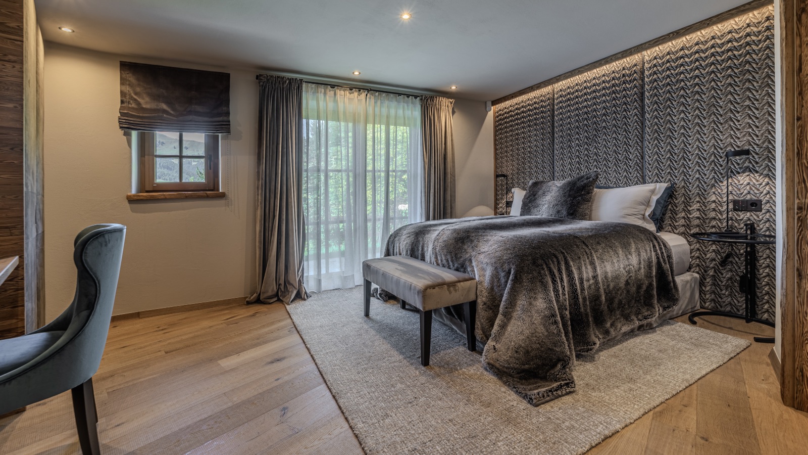 Luxury-Ski-Chalet-Kitzbuhel-Chalet-Summit-Oxford-Ski-Bedroom8.jpg