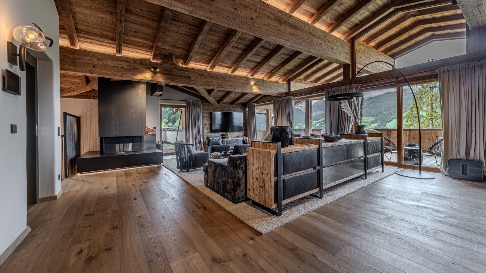 Luxury-Ski-Chalet-Kitzbuhel-Chalet-Summit-Oxford-Ski-Lounge2.jpg