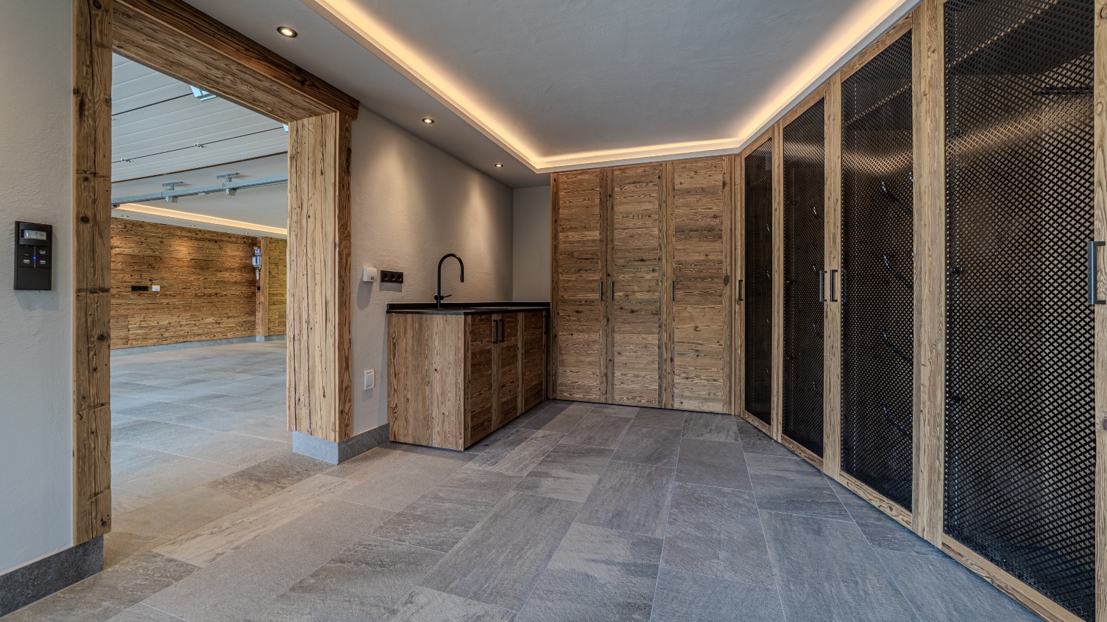 Luxury-Ski-Chalet-Kitzbuhel-Chalet-Summit-Oxford-Ski-Ski-Room2.jpg