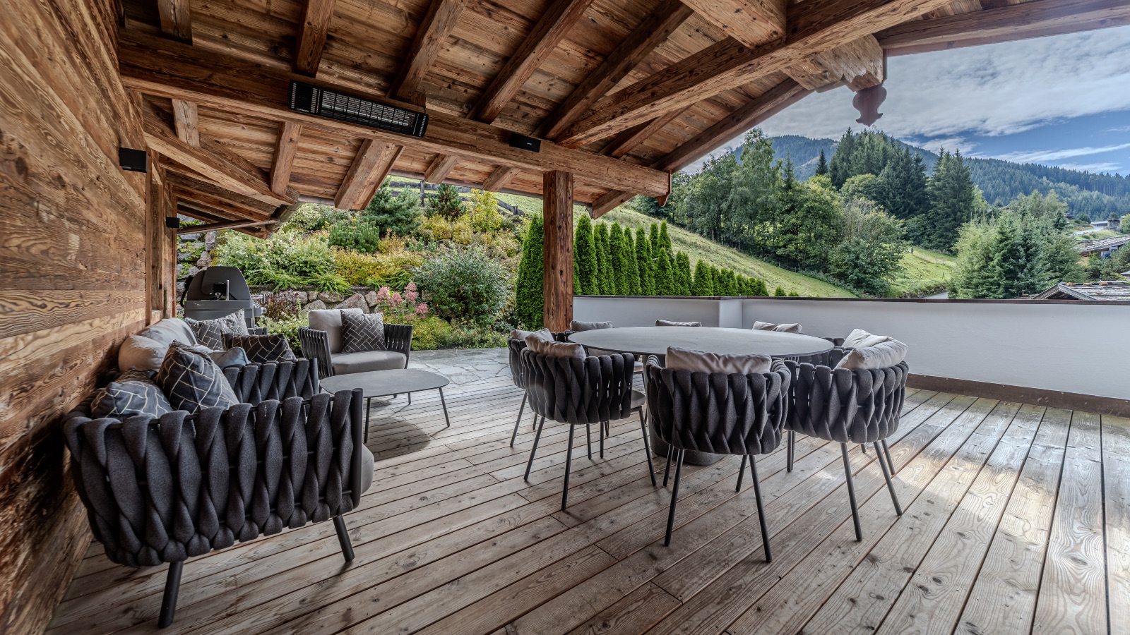 Luxury-Ski-Chalet-Kitzbuhel-Chalet-Summit-Oxford-Ski-Terrace3.jpg
