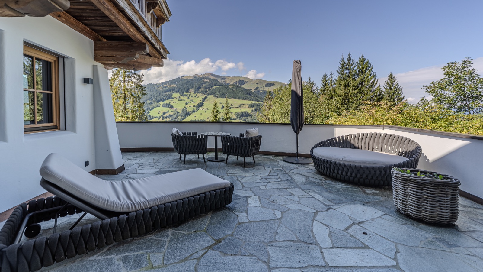 Luxury-Ski-Chalet-Kitzbuhel-Chalet-Summit-Oxford-Ski-Terrace2.jpg