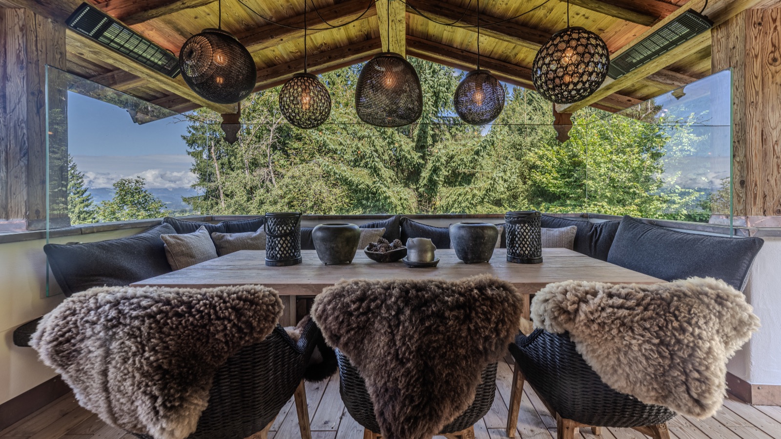 Luxury-Ski-Chalet-Kitzbuhel-Chalet-Summit-Oxford-Ski-Terrace.jpg