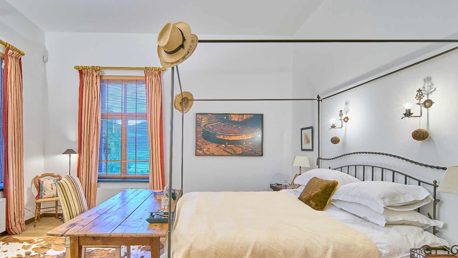 Luxury-Ski-Chalet-Kitzbuhel-Chalet-Bellevue-Oxford-Ski-Bedroom2.jpg