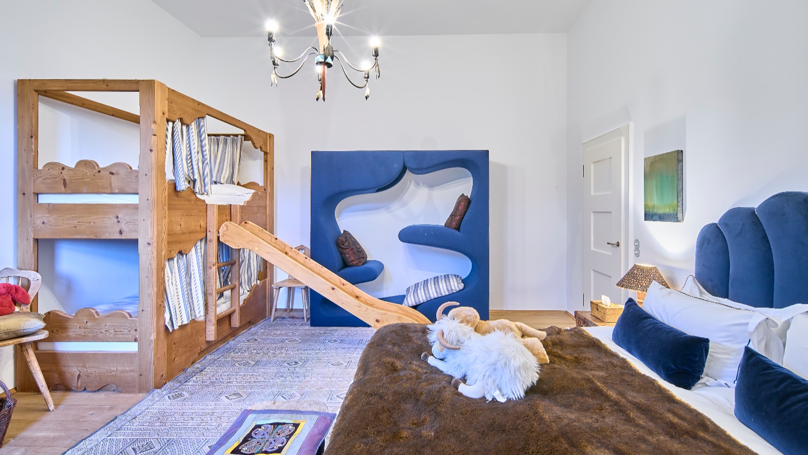 Luxury-Ski-Chalet-Kitzbuhel-Chalet-Bellevue-Oxford-Ski-Bedroom3.jpg
