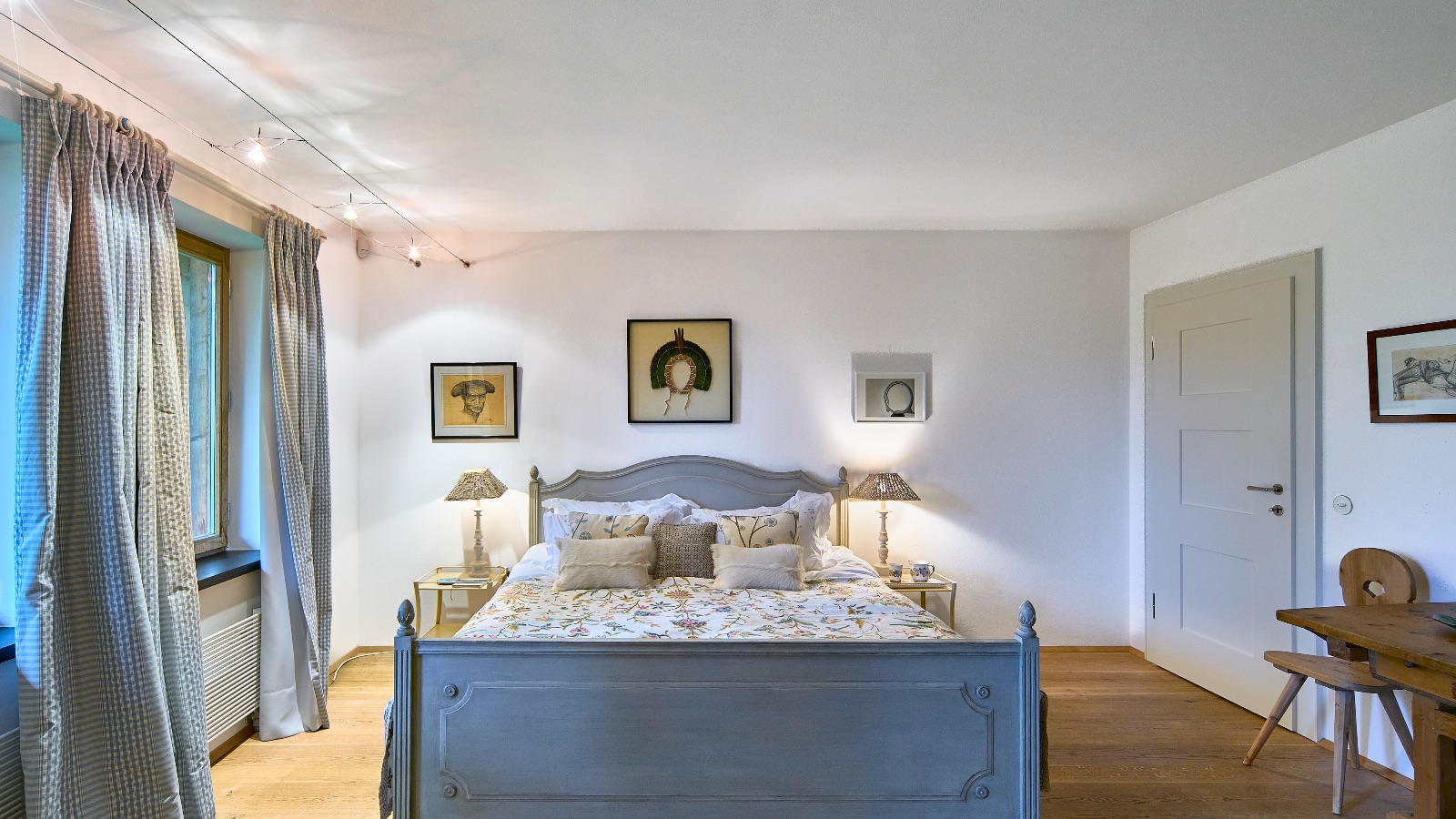 Luxury-Ski-Chalet-Kitzbuhel-Chalet-Bellevue-Oxford-Ski-Bedroom7.jpg