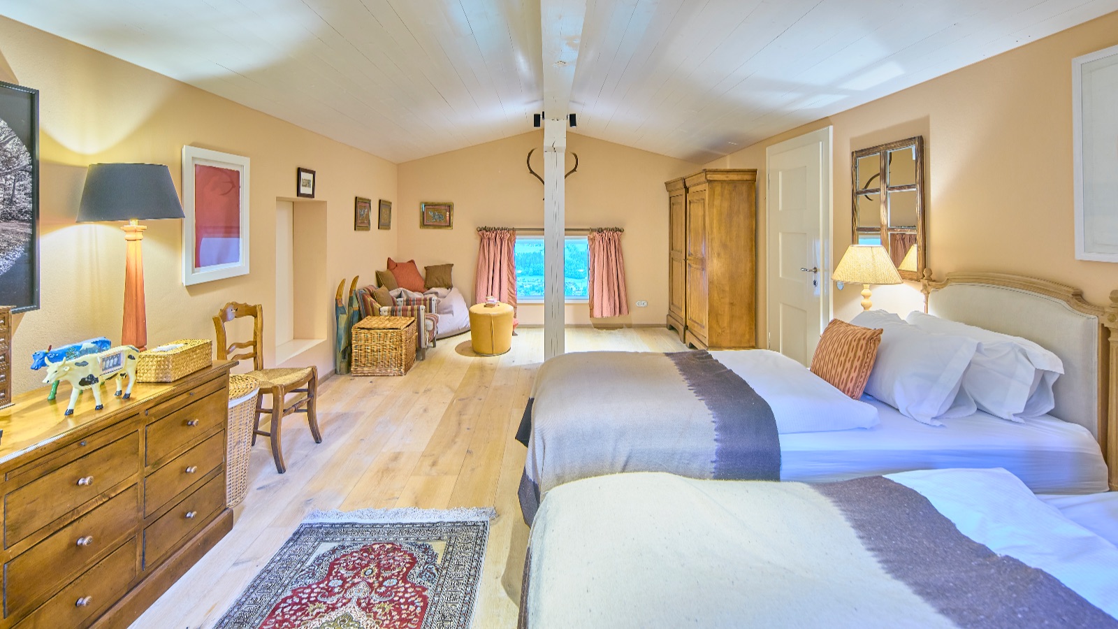Luxury-Ski-Chalet-Kitzbuhel-Chalet-Bellevue-Oxford-Ski-Bedroom9.jpg