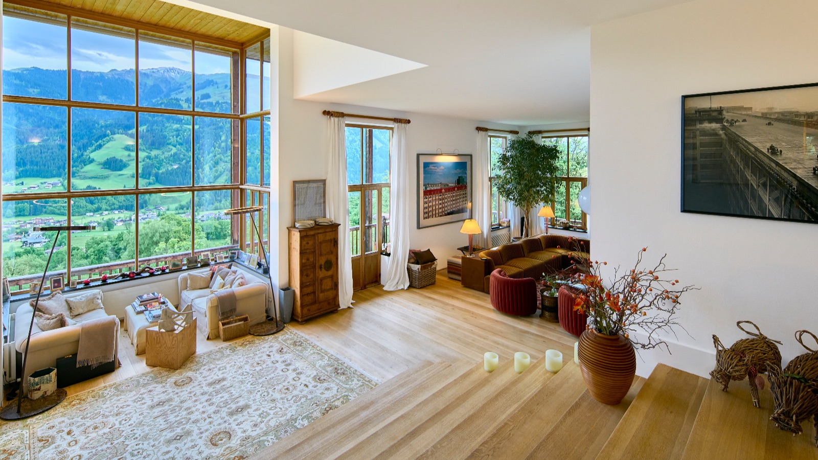 Luxury-Ski-Chalet-Kitzbuhel-Chalet-Bellevue-Oxford-Ski-Lounge-View.jpg