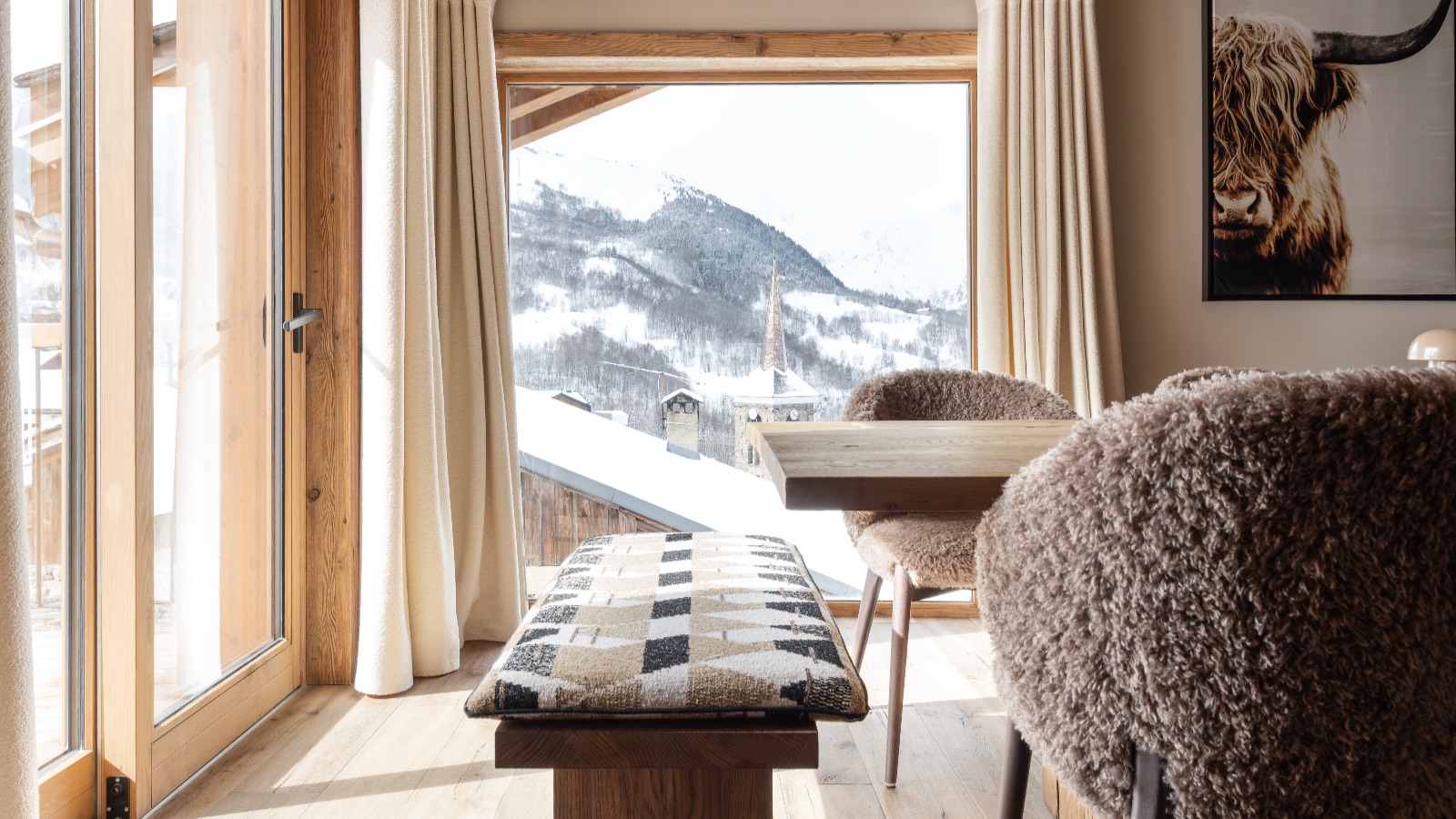 Luxury-Ski-Chalet-St-Martin-De-Belleville-Montana-Oxford-Ski-Bedroom1.jpg