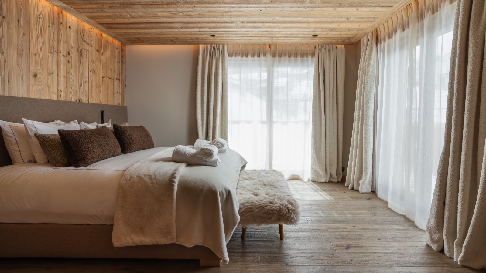 Luxury-Ski-Chalet-St-Martin-De-Belleville-Montana-Oxford-Ski-Bedroom4.jpg