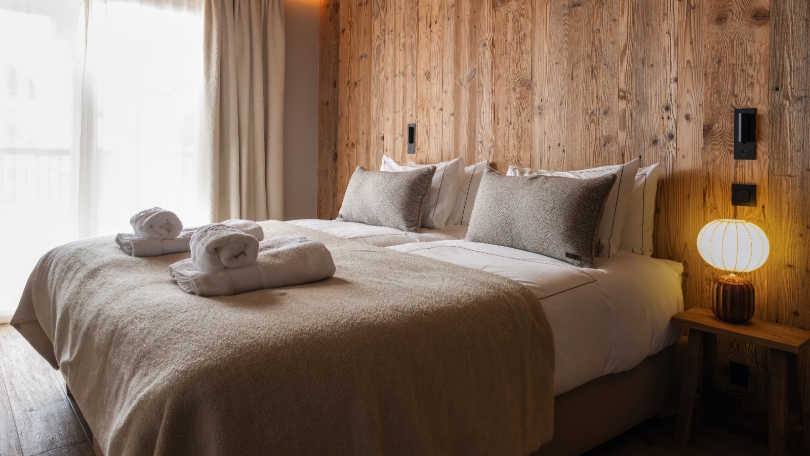 Luxury-Ski-Chalet-St-Martin-De-Belleville-Montana-Oxford-Ski-Bedroom7.jpg