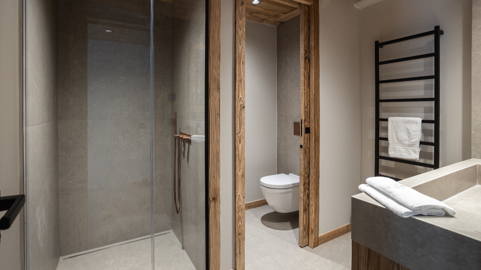 Luxury-Ski-Chalet-St-Martin-De-Belleville-Montana-Oxford-Ski-Bedroom15.jpg