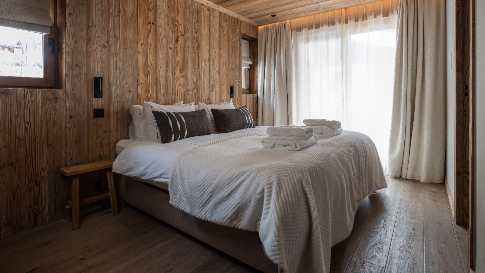 Luxury-Ski-Chalet-St-Martin-De-Belleville-Montana-Oxford-Ski-Bedroom16.jpg