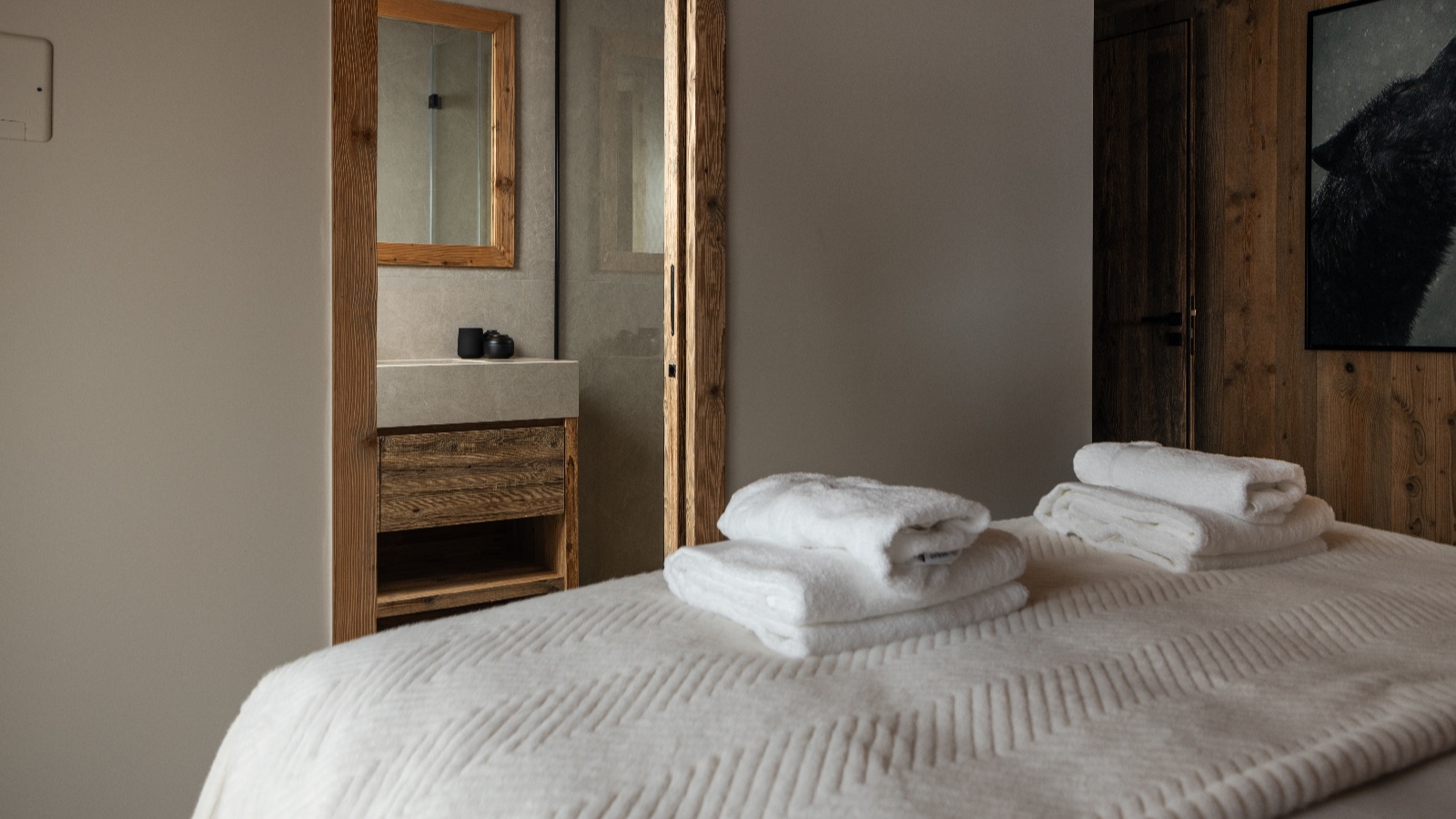 Luxury-Ski-Chalet-St-Martin-De-Belleville-Montana-Oxford-Ski-Bedroom17.jpg