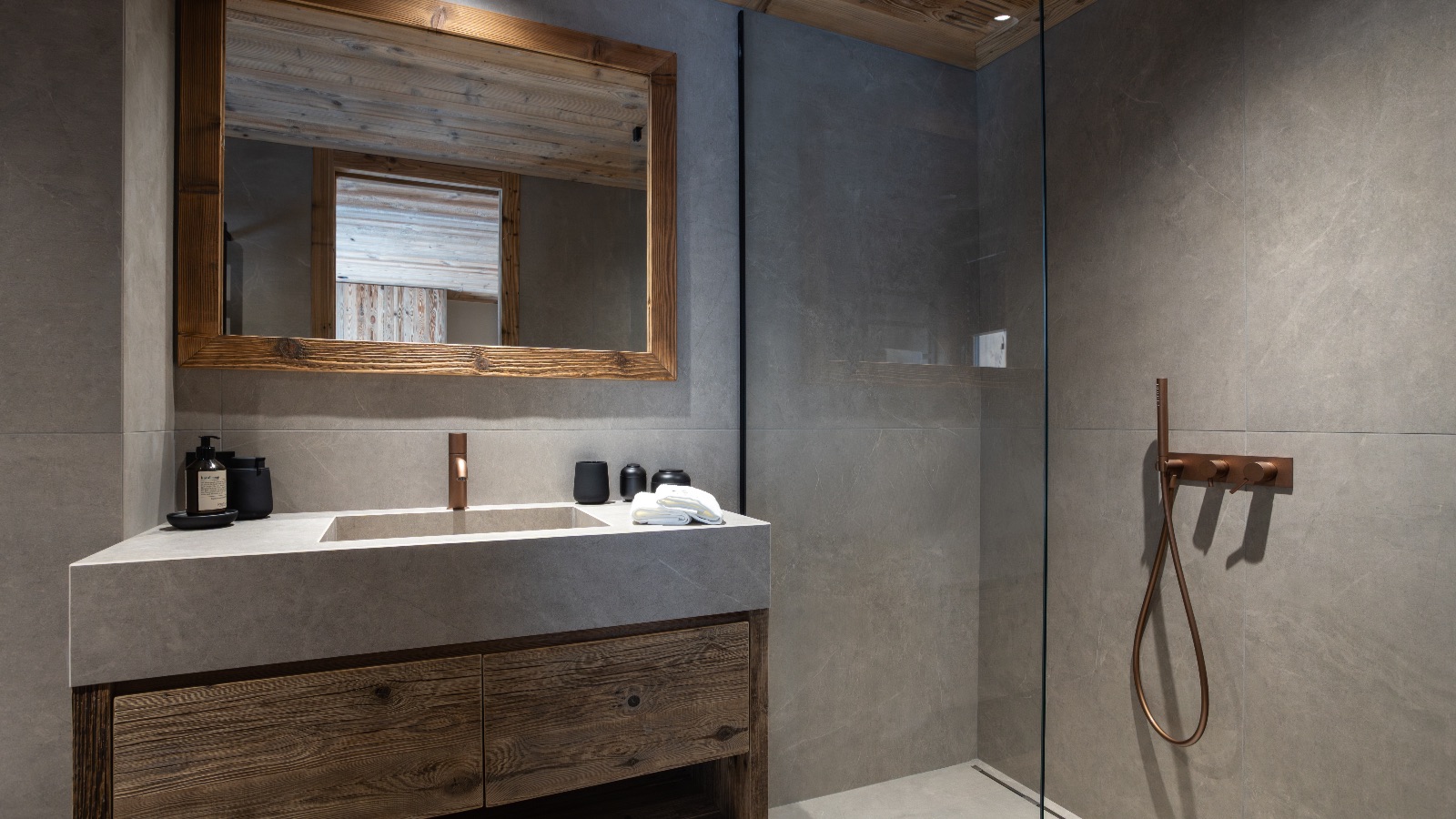 Luxury-Ski-Chalet-St-Martin-De-Belleville-Montana-Oxford-Ski-Bedroom18.jpg