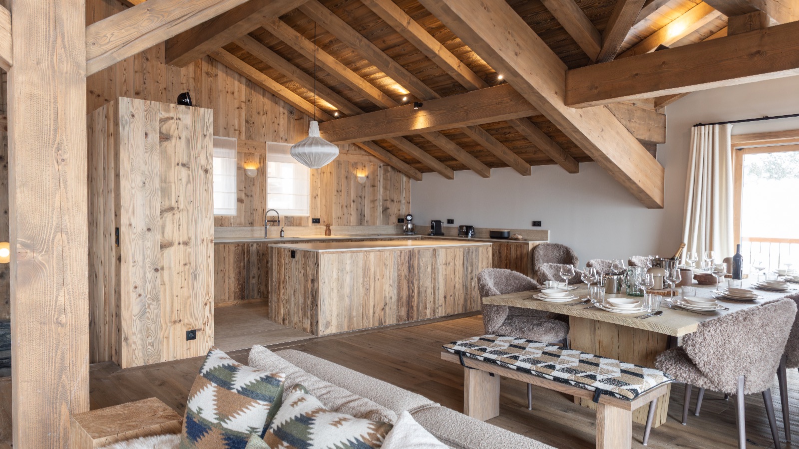 Luxury-Ski-Chalet-St-Martin-De-Belleville-Montana-Oxford-Ski-Kitchen2.jpg