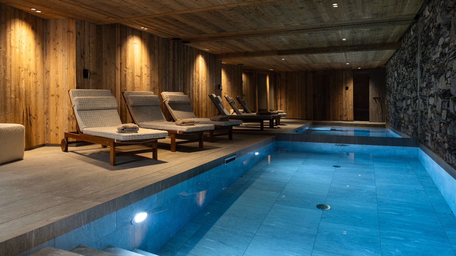 Luxury-Ski-Chalet-St-Martin-De-Belleville-Montana-Oxford-Ski-Pool.jpg