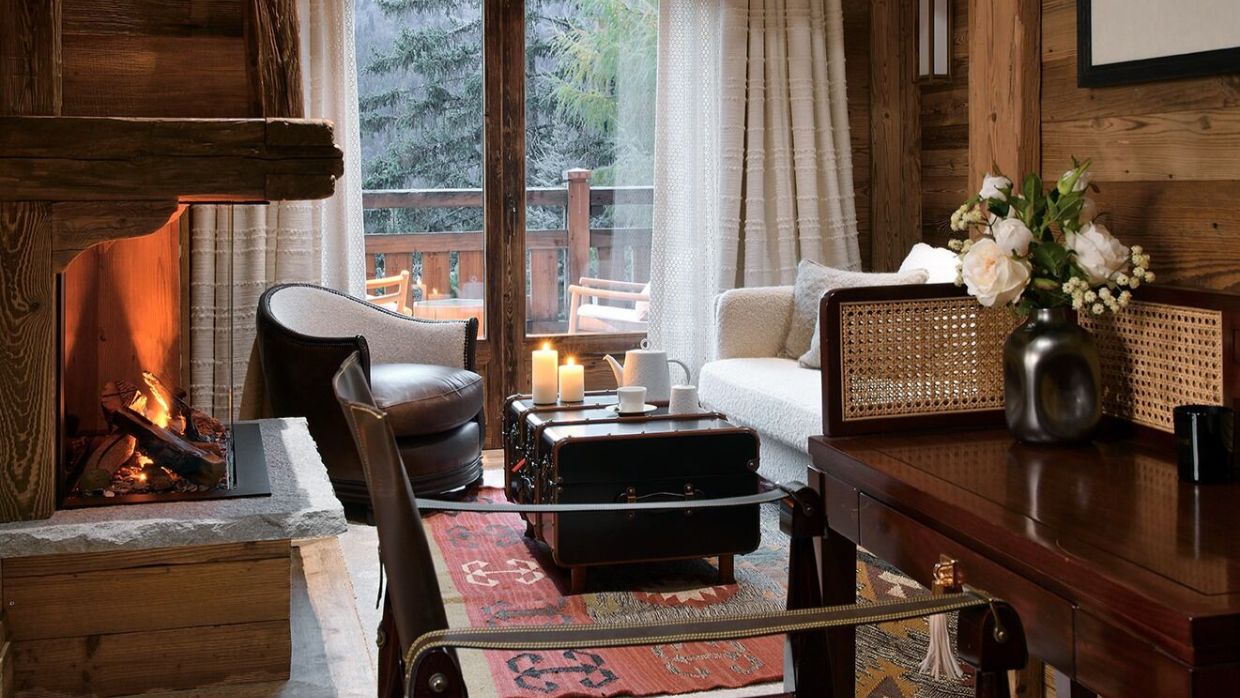 Luxury-Ski-Chalet-Meribel-Chalet Cristal-OSC -Lounge (2).jpg