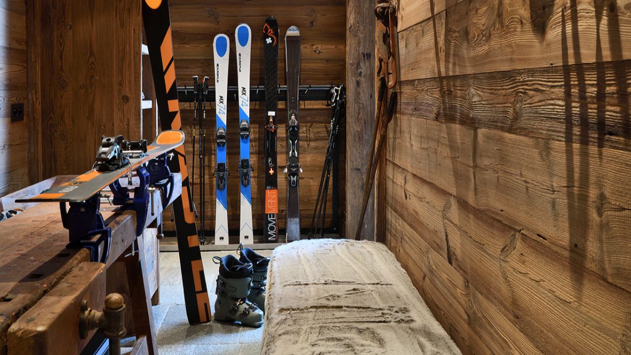 Luxury-Ski-Chalet-Meribel-Chalet Cristal-OSC-Ski room.jpg (1)