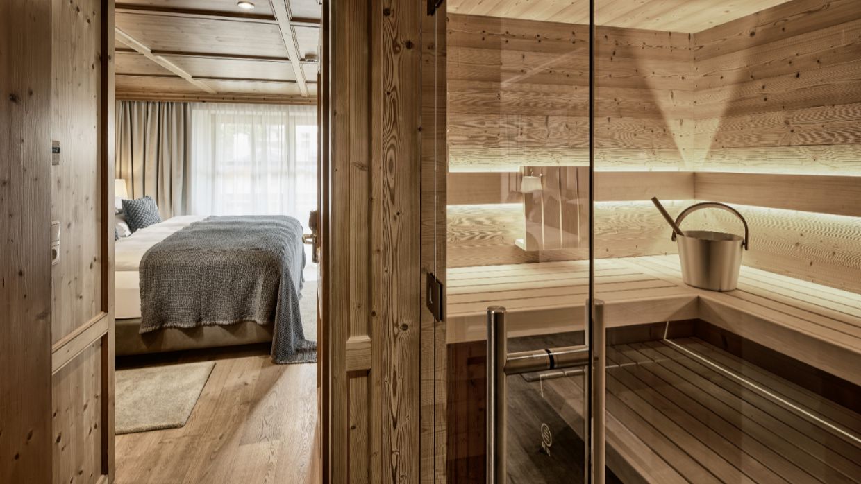 Luxury-Ski-Hotel-Oberlech-Burg Vital-OSC-Bedroom (4).jpg