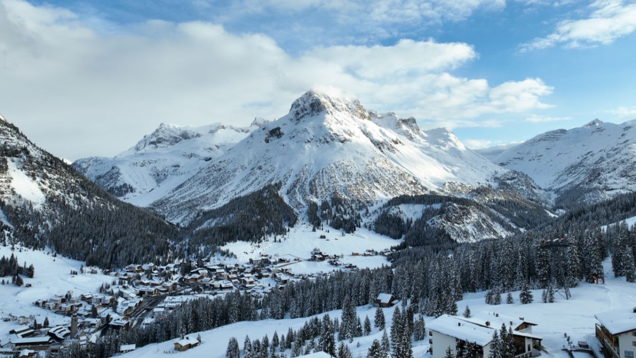 Luxury-Ski-Hotel-Oberlech-Burg Vital-OSC-View (2).jpg