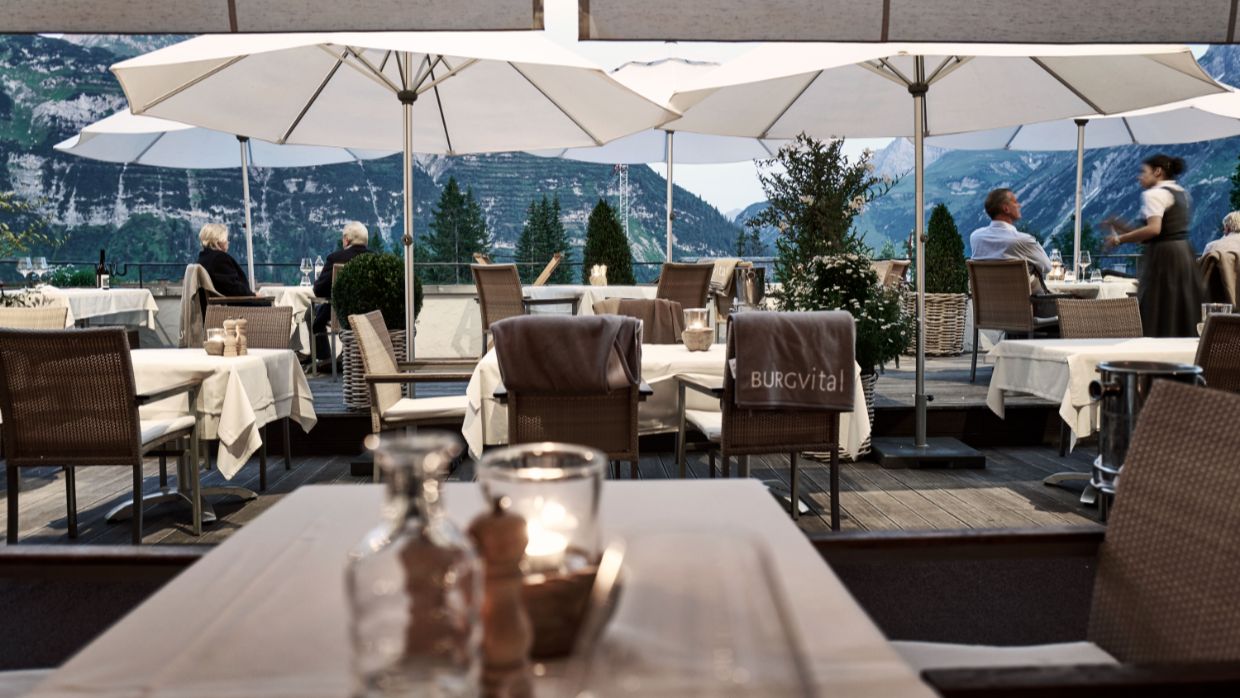 Luxury-Ski-Hotel-Oberlech-Burg Vital-OSC Terrace 1st.JPG
