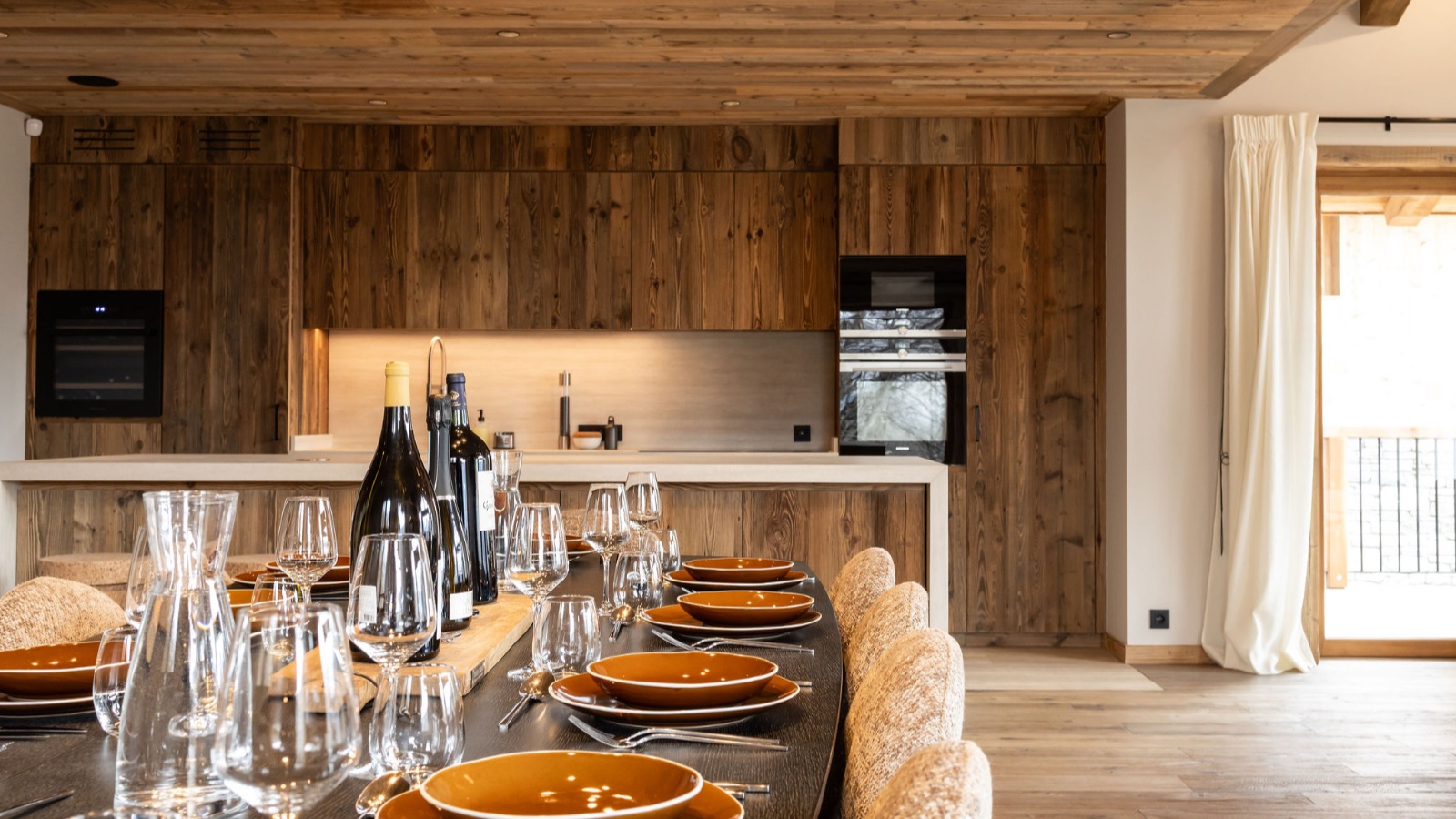 Luxury-Ski-Chalet-St-Martin-De-Belleville-Lenafaju-Oxford-Ski-Dining.jpg