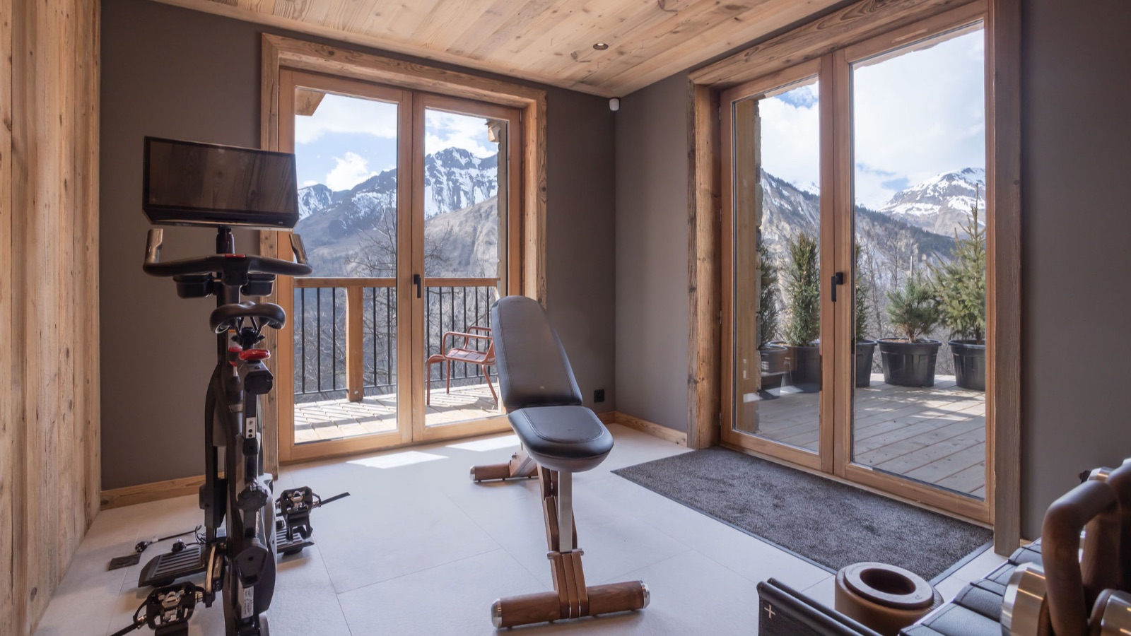 Luxury-Ski-Chalet-St-Martin-De-Belleville-Lenafaju-Oxford-Ski-Gym.jpg