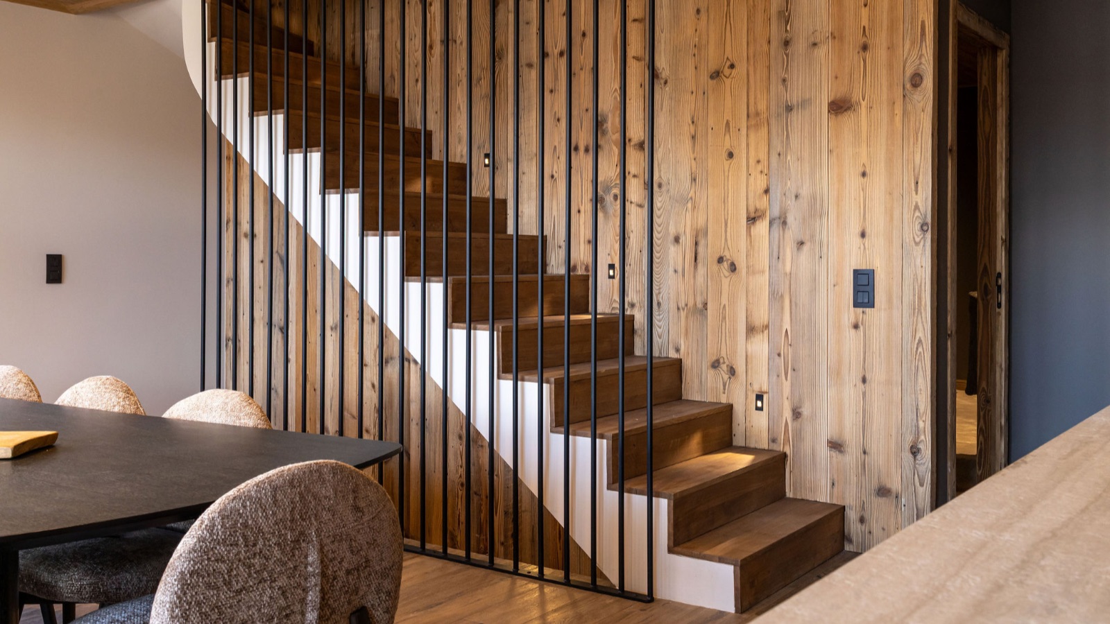 Luxury-Ski-Chalet-St-Martin-De-Belleville-Lenafaju-Oxford-Ski-Hall.jpg