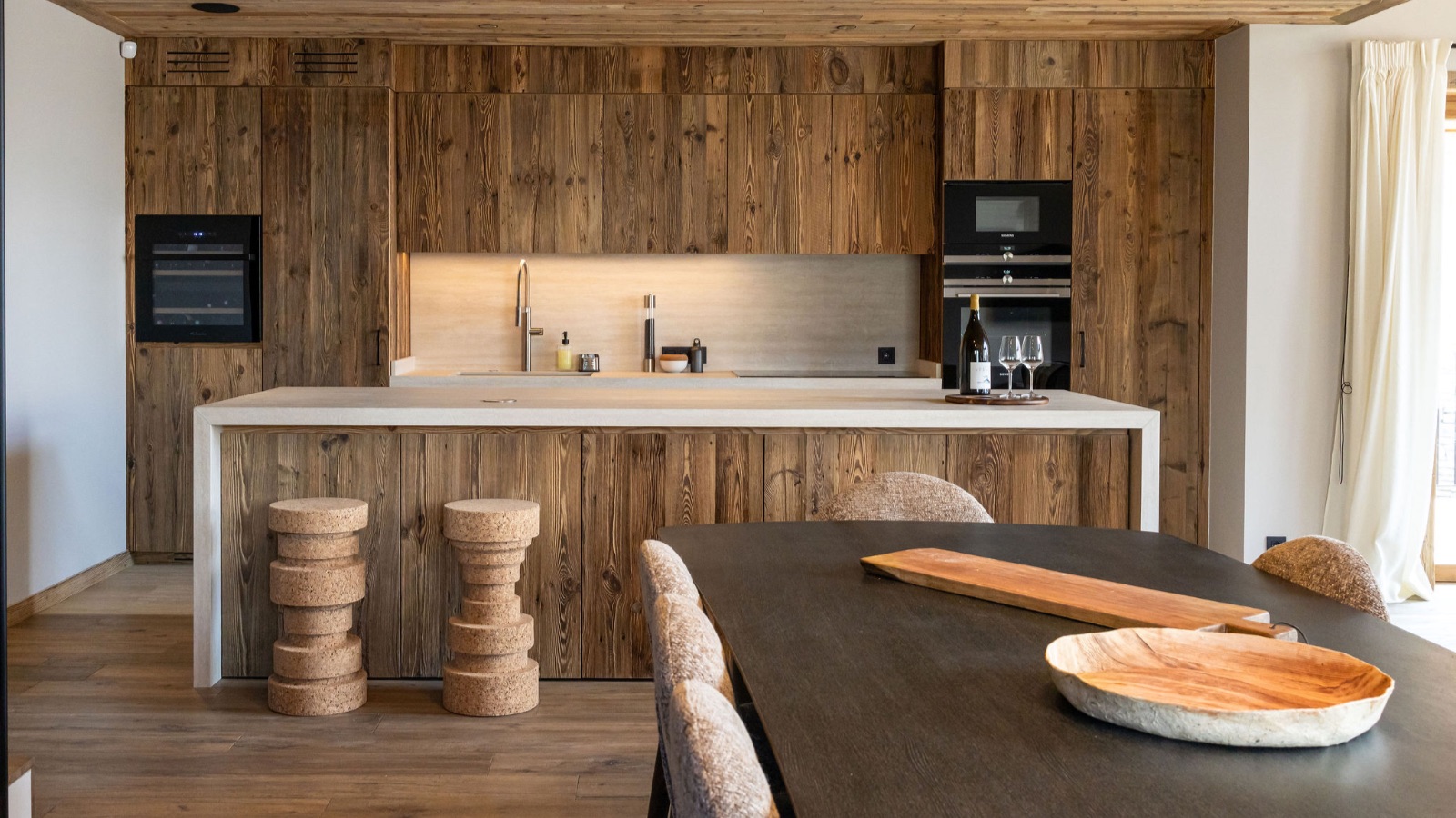 Luxury-Ski-Chalet-St-Martin-De-Belleville-Lenafaju-Oxford-Ski-Kitchen.jpg