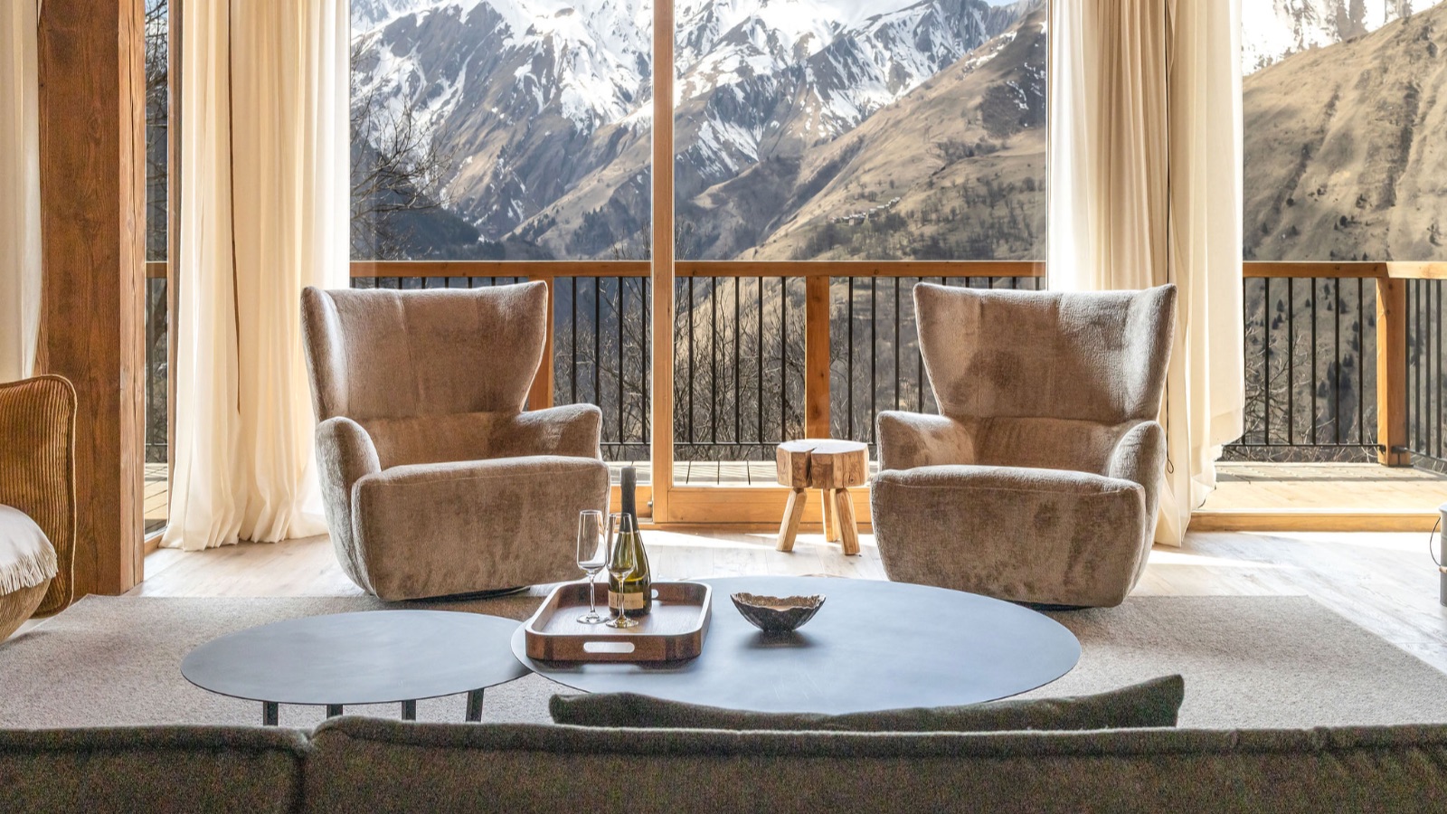Luxury-Ski-Chalet-St-Martin-De-Belleville-Lenafaju-Oxford-Ski-Lounge.jpg