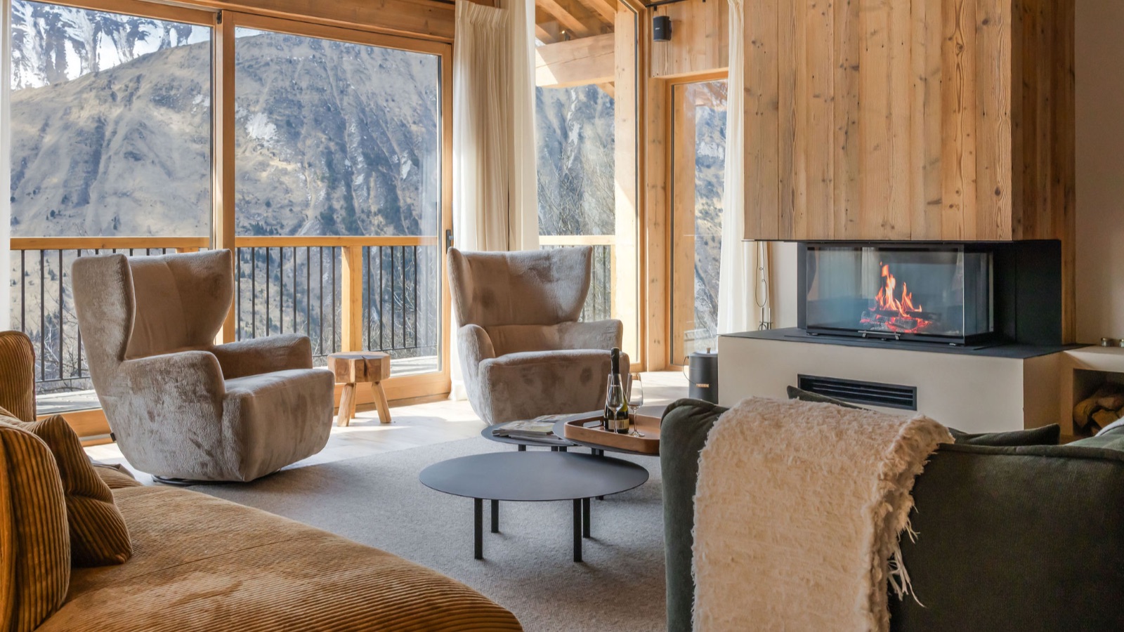 Luxury-Ski-Chalet-St-Martin-De-Belleville-Lenafaju-Oxford-Ski-Lounge2.jpg