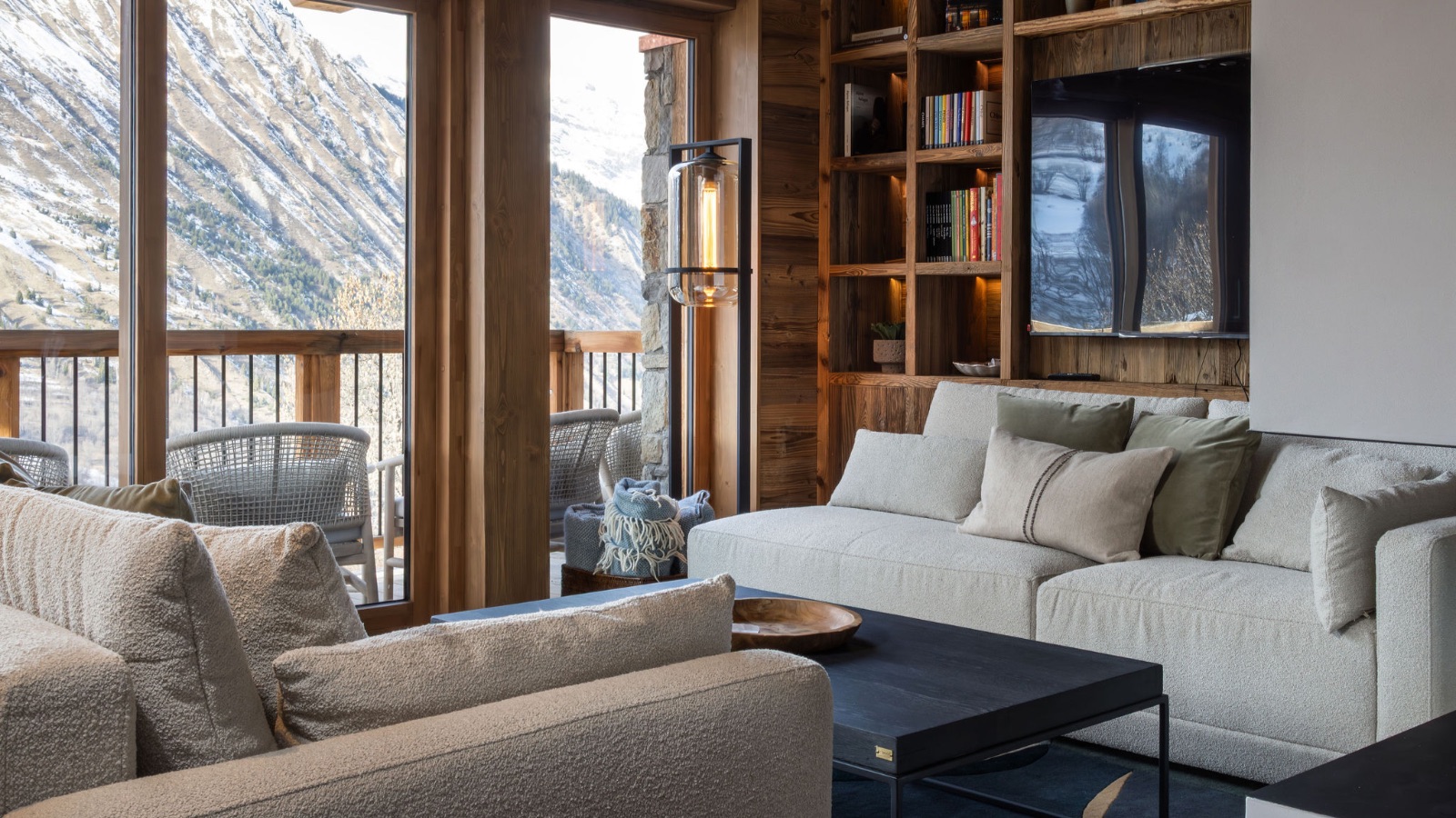 Luxury-Ski-Chalet-St-Martin-De-Belleville-De-Beauvoir-Oxford-Ski-Lounge.jpg