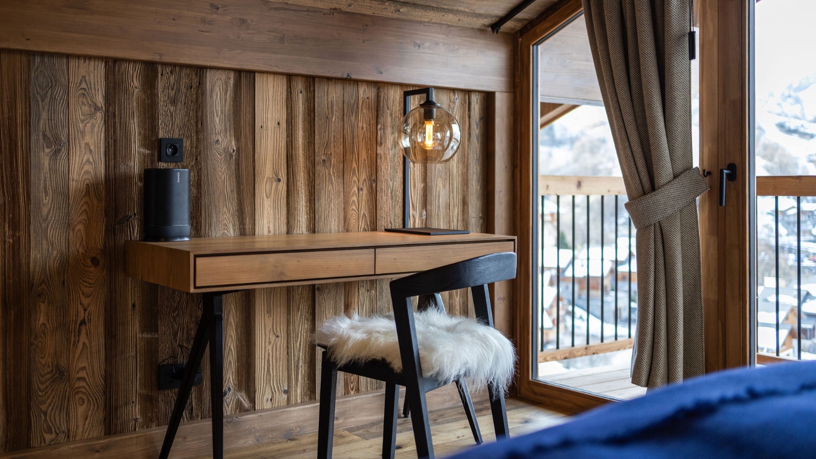 Luxury-Ski-Chalet-St-Martin-De-Belleville-De-Beauvoir-Oxford-Ski-Bedroom5.jpg