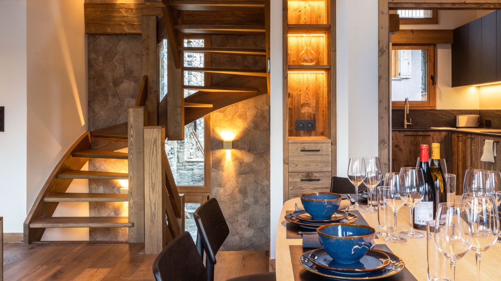 Luxury-Ski-Chalet-St-Martin-De-Belleville-De-Beauvoir-Oxford-Ski-Dining2.jpg
