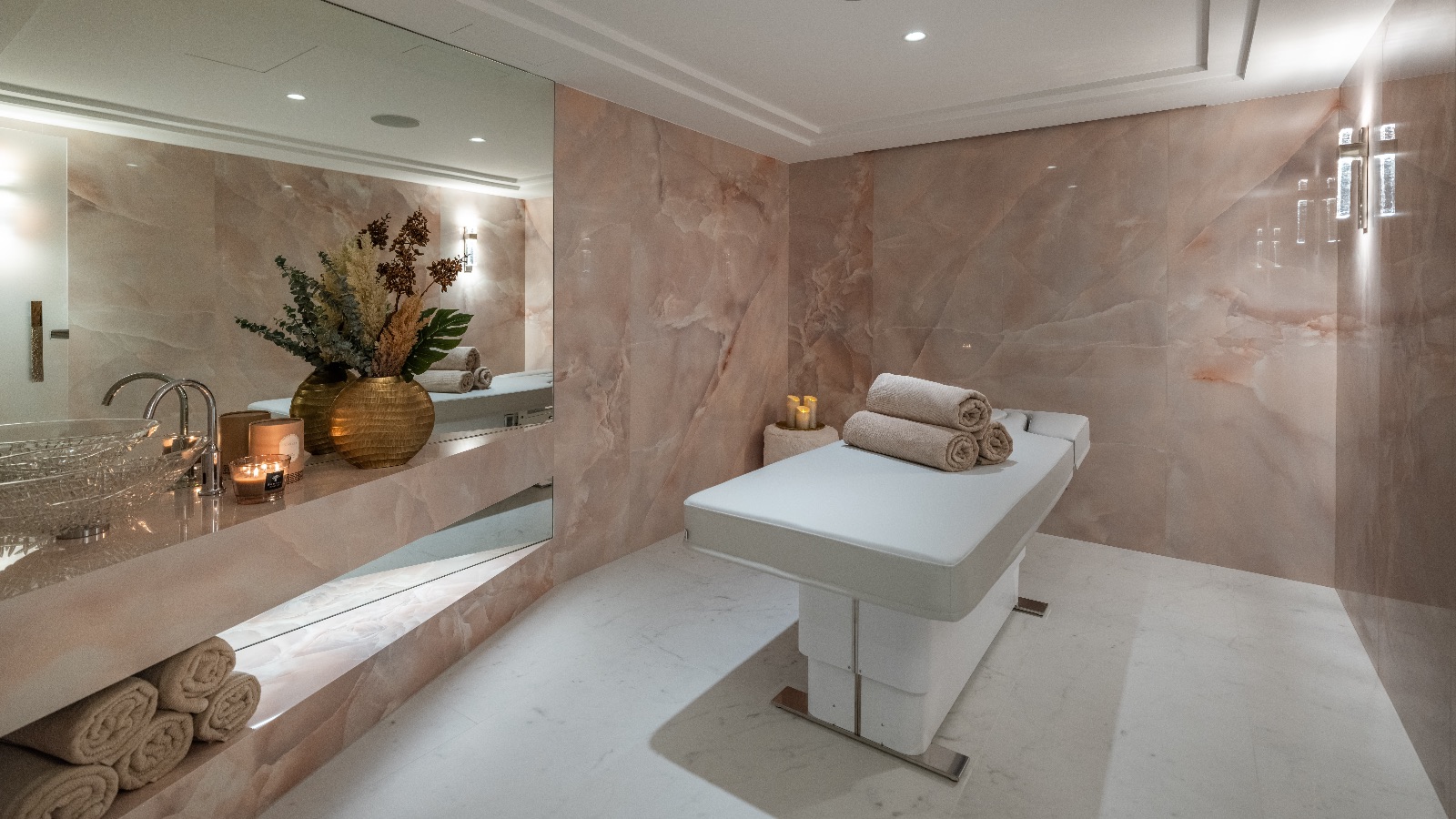 Luxury-Ski-Chalet-Courchevel-1850-Chalet-Le-Blanchot-Oxford-Ski-Massage.jpg
