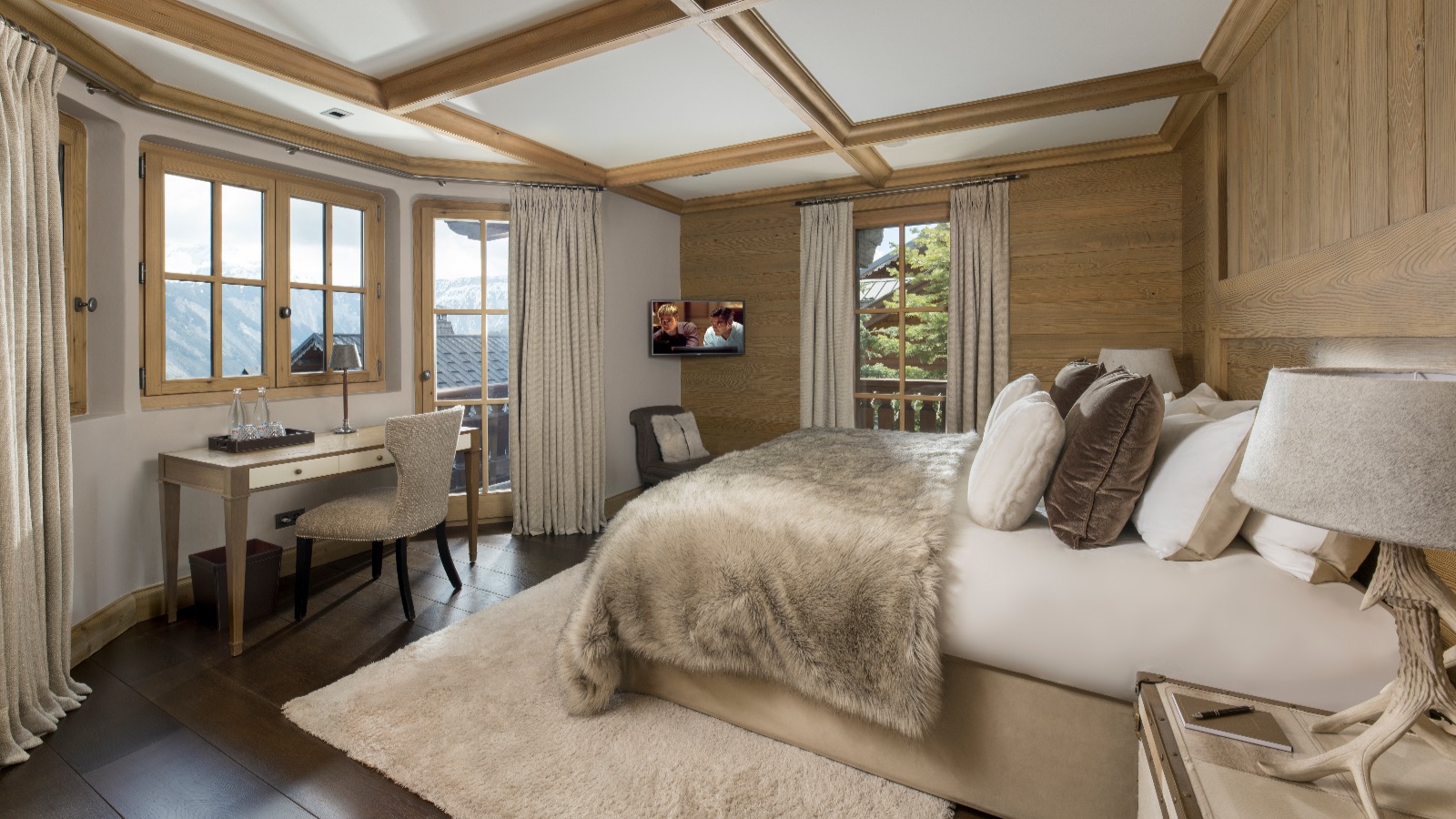 Luxury-Ski-Chalet-Courchevel-1850-Chalet-Le-Blanchot-Oxford-Ski-Bedroom12.jpg