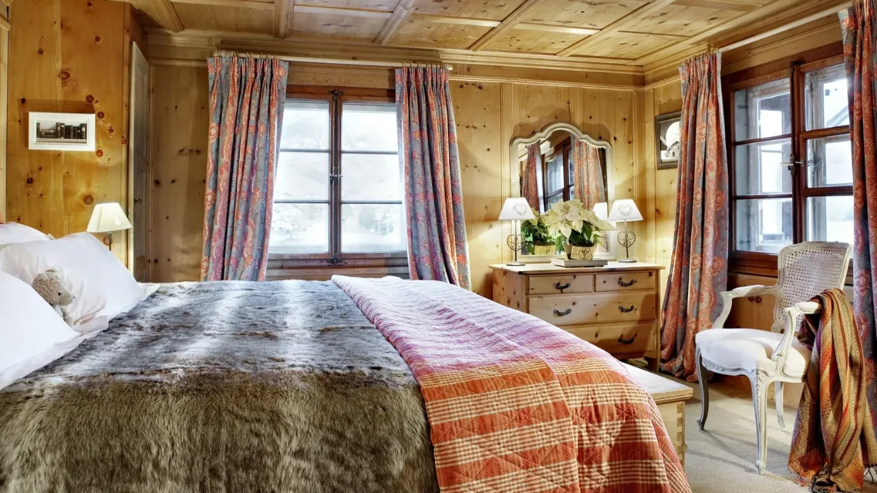 Luxury-Ski-Chalet-Klosters-Chalet Bear-OSC -Bedroom2.jpg
