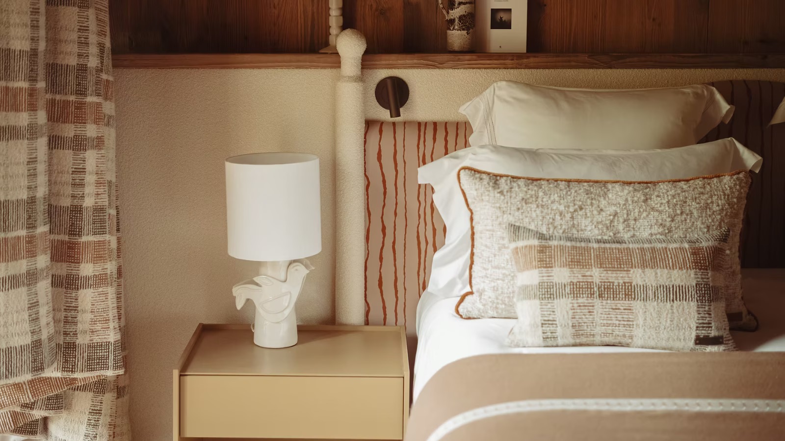 Luxury-Ski-Chalet-Chamonix-La-Fermes-Des-Drus-Oxford-Ski-Bedroom1.jpg