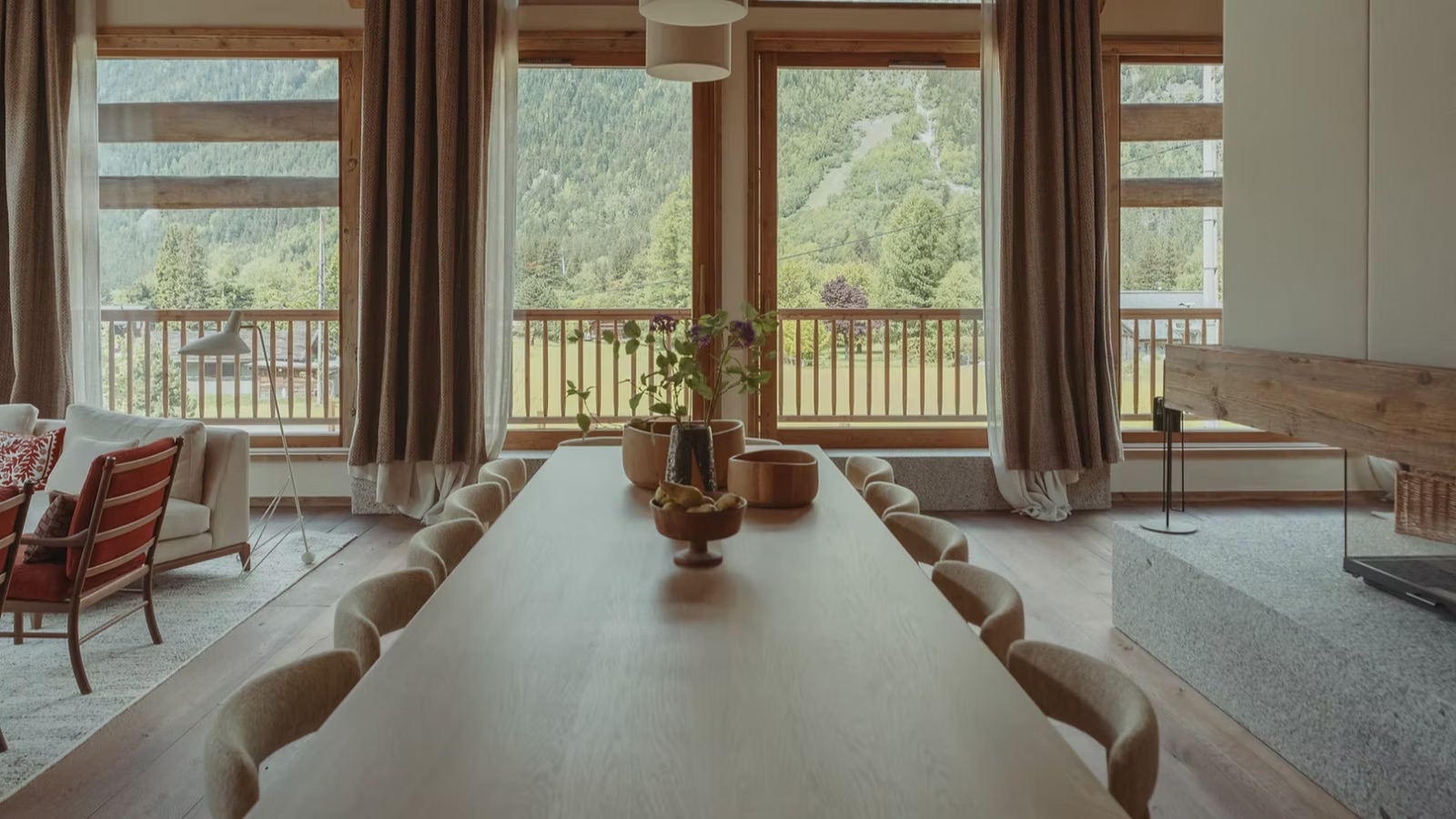 Luxury-Ski-Chalet-Chamonix-La-Fermes-Des-Drus-Oxford-Ski-Dining.jpeg