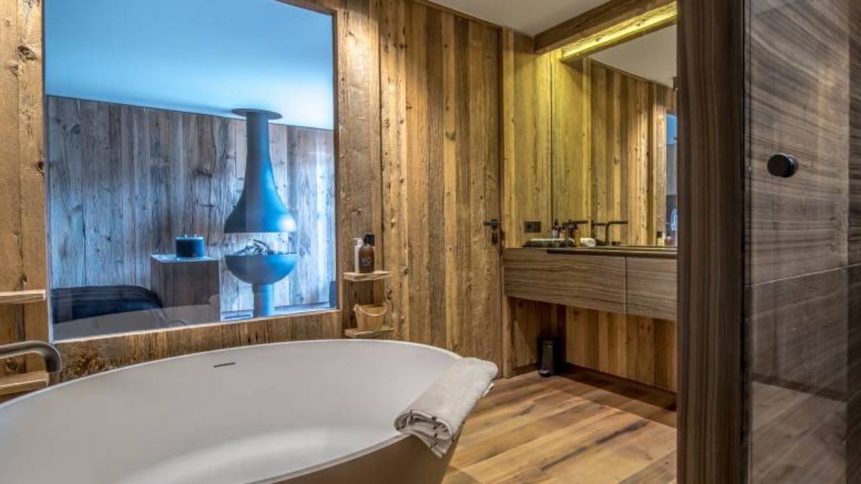 Luxury-Ski-Chalet-Meribel-Chalet Himalaya-OSC- Bathroom (3).jpg