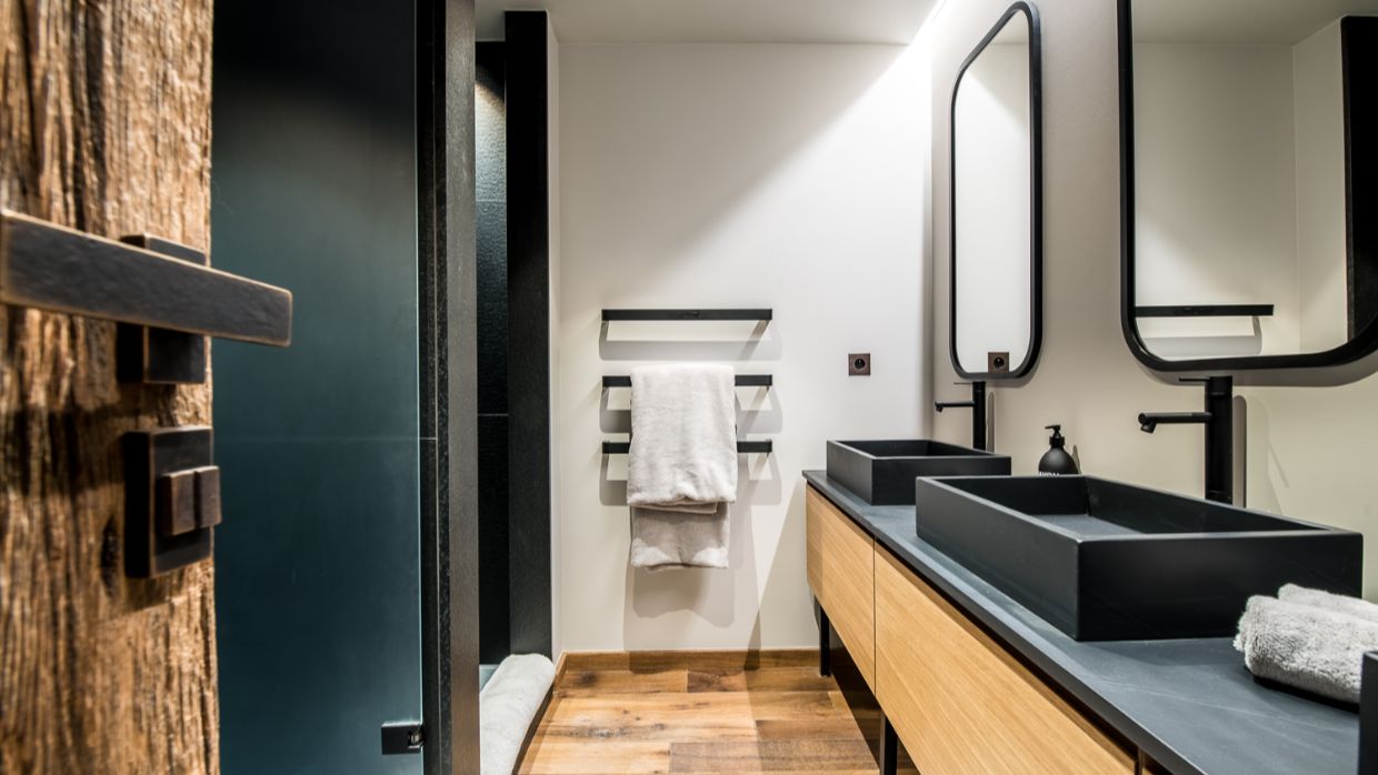 Luxury-Ski-Chalet-Meribel-Chalet Himalaya-OSC- Bathroom.jpg