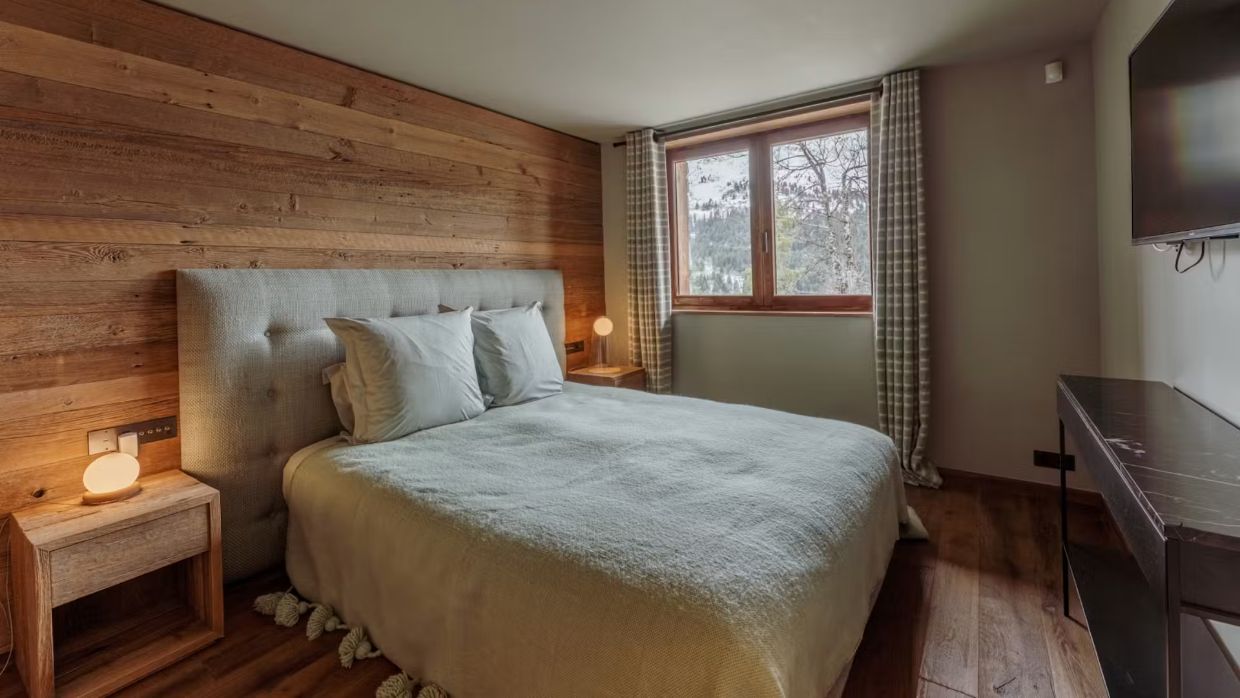 Luxury-Ski-Chalet-Meribel-Chalet Himalaya-OSC- Bedroom (7).jpg